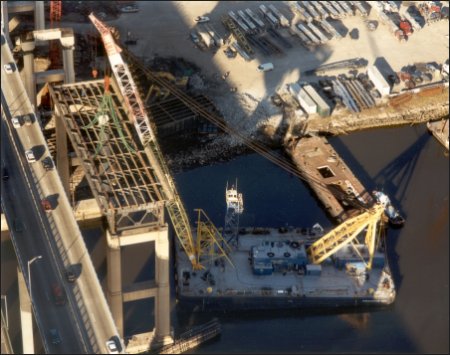 Donjon Marine crane barges - Chesapeake 1000